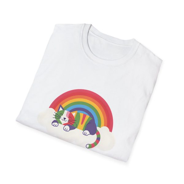 Tshirt LGBTQ+ chat dormant sur un nuage avec arc-en-ciel en arrière-plan design mignon et apaisant pour fierté LGBTQ+ shirt t-shirt - Image 16