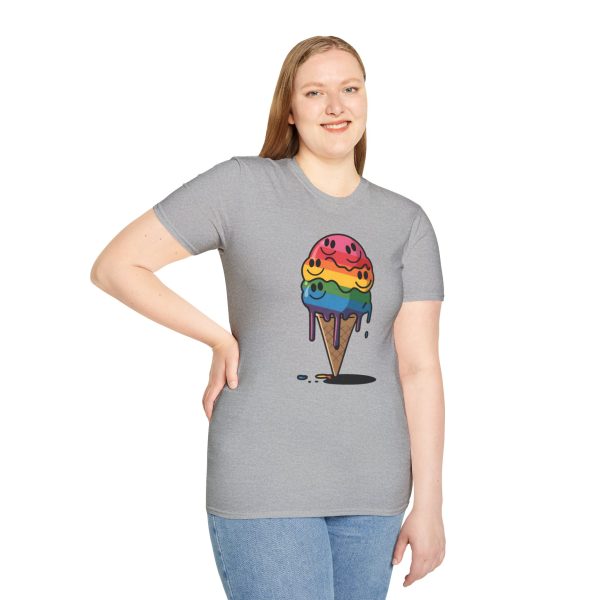 Tshirt Drapeau LGBT glace arc-en-ciel avec visages souriants design ludique et coloré pour célébrer la diversité et inclusion LGBTQ+ t-shirt - Image 29