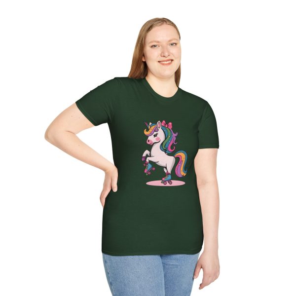 Tshirt Drapeau LGBT licorne sur un skateboard sur fond noir design vibrant et stylé pour sensibilisation à la diversité LGBTQ+ shirt t-shirt - Image 77