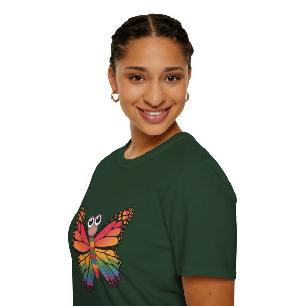 Tshirt LGBTQ+ papillon coloré avec grands yeux sur fond noir design vibrant et amusant pour célébrer la diversité LGBTQ+ shirt t-shirt - Image 81