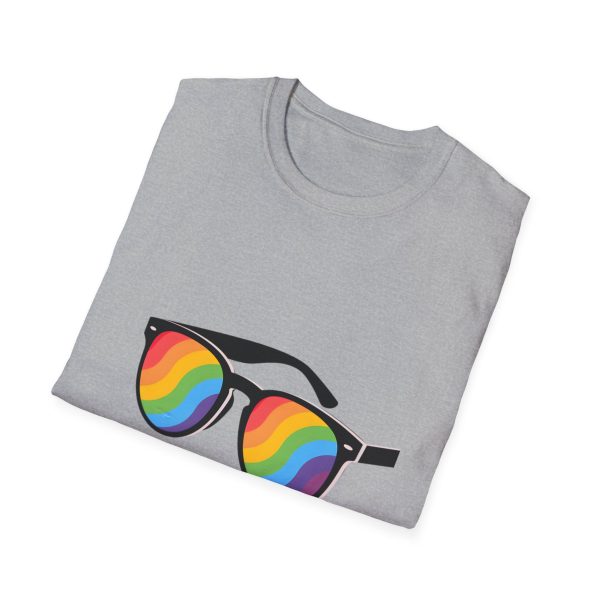 Tshirt LGBT+ lunettes de soleil arc-en-ciel sur fond noir design éclatant pour célébrer la fierté et diversité LGBTQ+ shirt t-shirt - Image 28