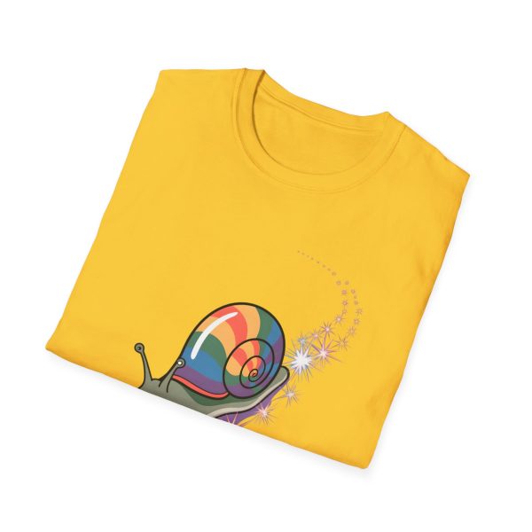 Tshirt LGBT+ escargot avec coquille colorée sur son dos design original et mignon pour célébrer la diversité et fierté LGBTQ+ shirt t-shirt - Image 52