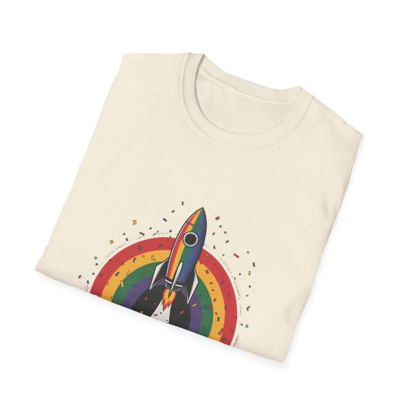 Tshirt LGBT+ fusée avec arc-en-ciel en arrière-plan design futuriste et coloré pour fierté et soutien à la communauté LGBTQ+ shirt t-shirt - Image 40