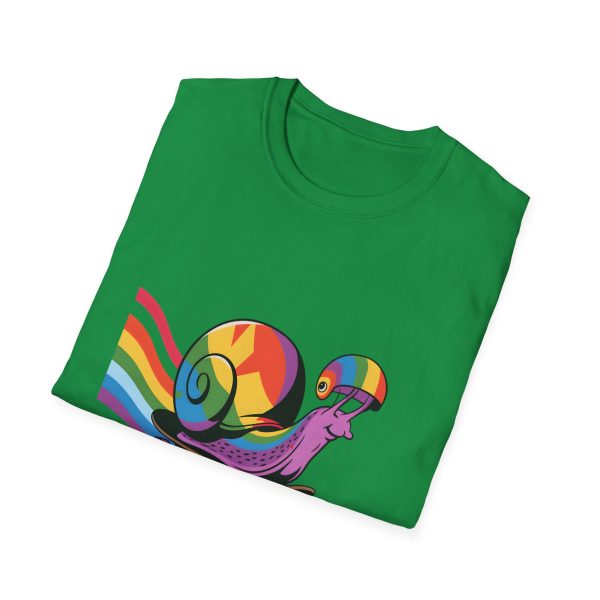 Tshirt LGBT+ escargot sur un skateboard avec roue arc-en-ciel design amusant et coloré pour célébrer la fierté LGBTQ+ shirt t-shirt - Image 88