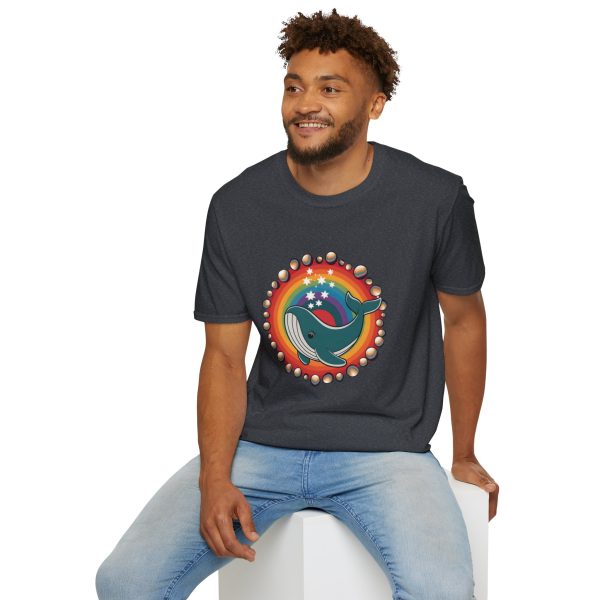 Tshirt LGBT+ baleine avec un arc-en-ciel en arrière-plan design magique et coloré pour sensibilisation et inclusion LGBTQ+ shirt t-shirt - Image 12