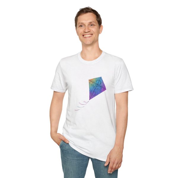 Tshirt Drapeau LGBT cerf-volant coloré volant dans la nuit design symbolique pour célébrer la liberté et la fierté LGBTQ+ shirt t-shirt - Image 19