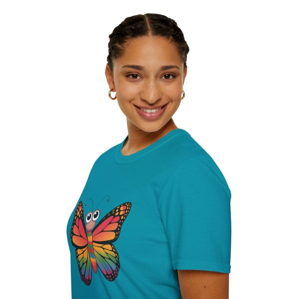 Tshirt LGBTQ+ papillon coloré avec grands yeux sur fond noir design vibrant et amusant pour célébrer la diversité LGBTQ+ shirt t-shirt - Image 105