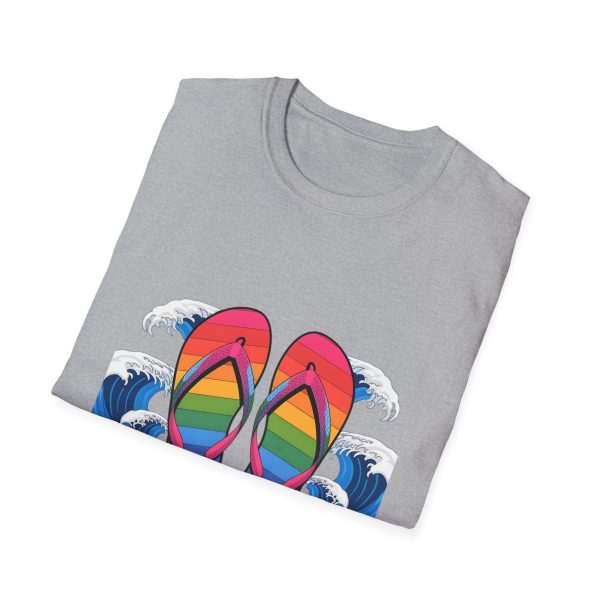 Tshirt LGBT+ tongs flottant dans l'eau design coloré et décontracté pour célébrer la fierté LGBTQ+ et l'amour universel shirt t-shirt - Image 28