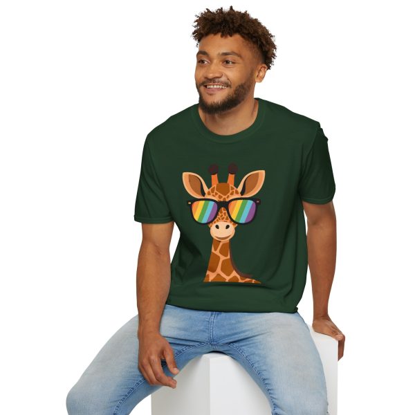 Tshirt LGBT+ girafe avec lunettes de soleil et rayure arc-en-ciel design humoristique et stylé pour fierté et soutien LGBTQ+ shirt t-shirt - Image 84